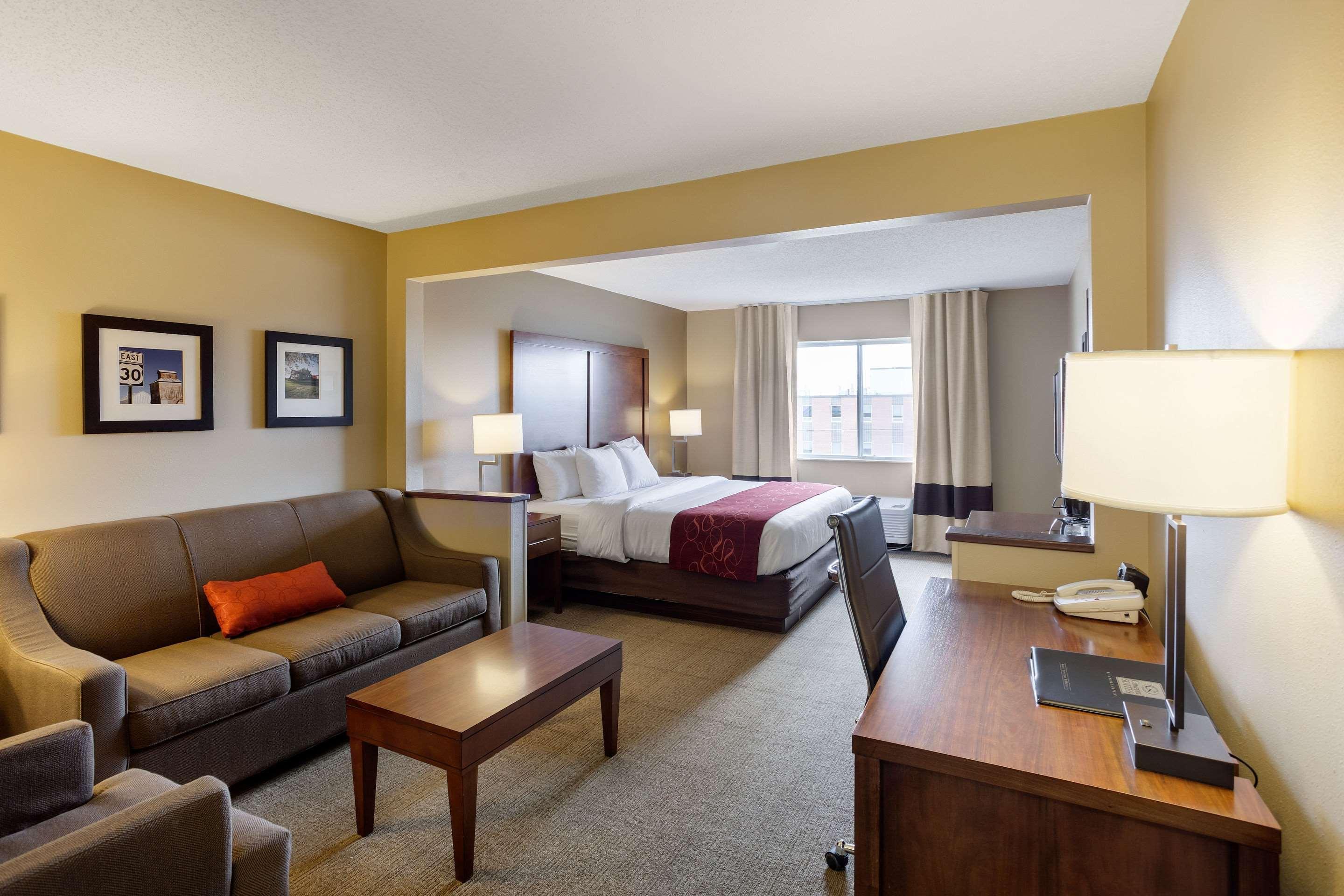 Comfort Suites University Lincoln Exterior photo