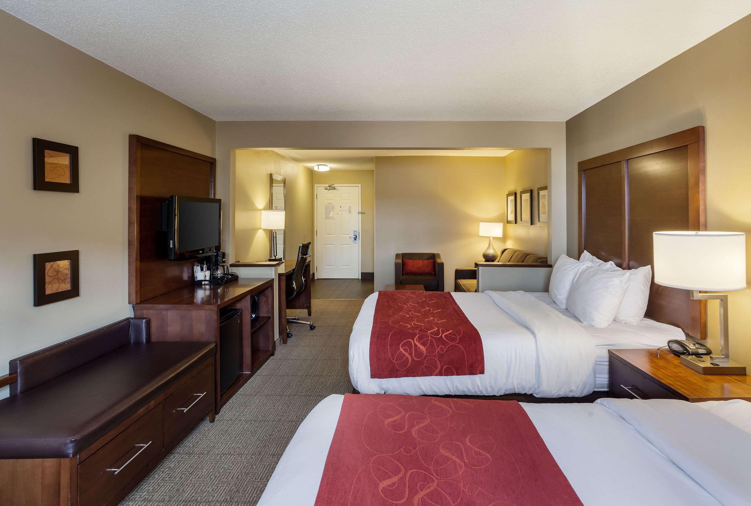 Comfort Suites University Lincoln Exterior photo