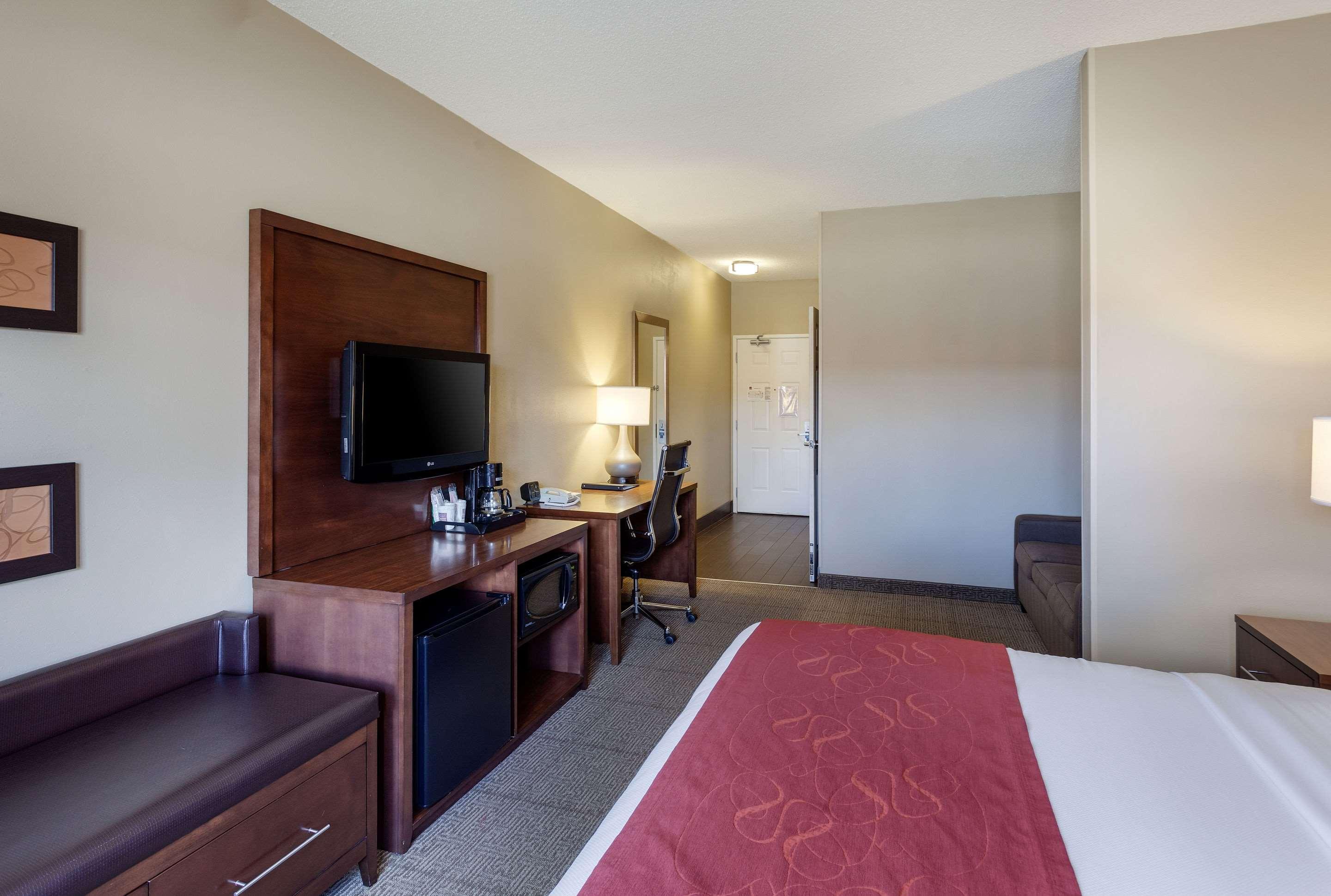 Comfort Suites University Lincoln Exterior photo
