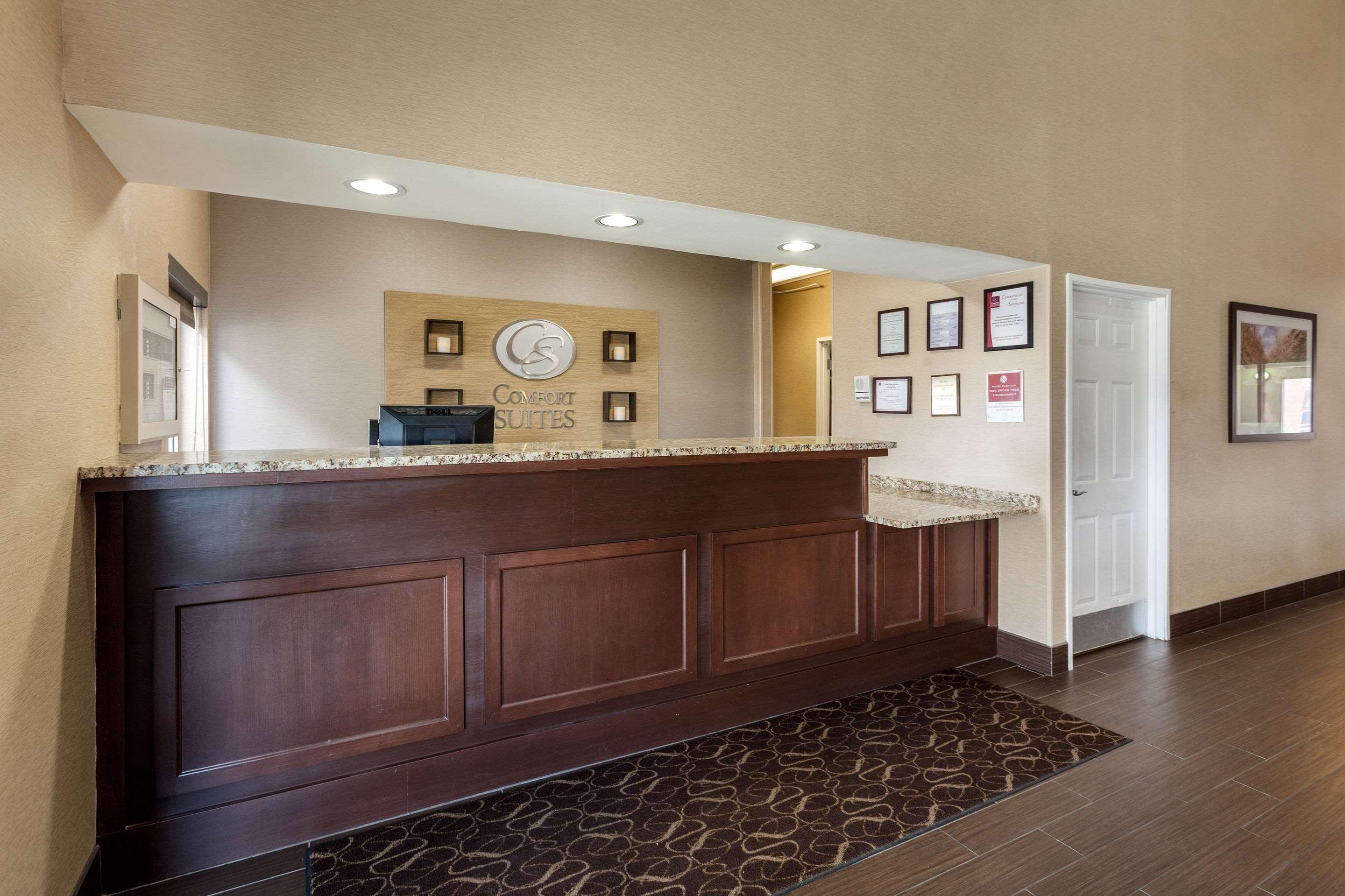 Comfort Suites University Lincoln Exterior photo